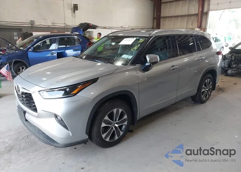 2021 Toyota Highlander Xle z USA, uszkodzony, nr VIN 5TDHZRBH2MS092229